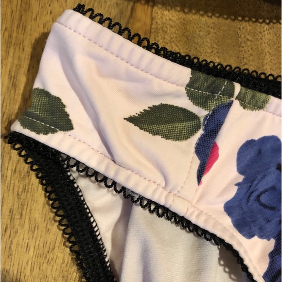 Seafolly retro floral swimsuit - Picture 2 of 5